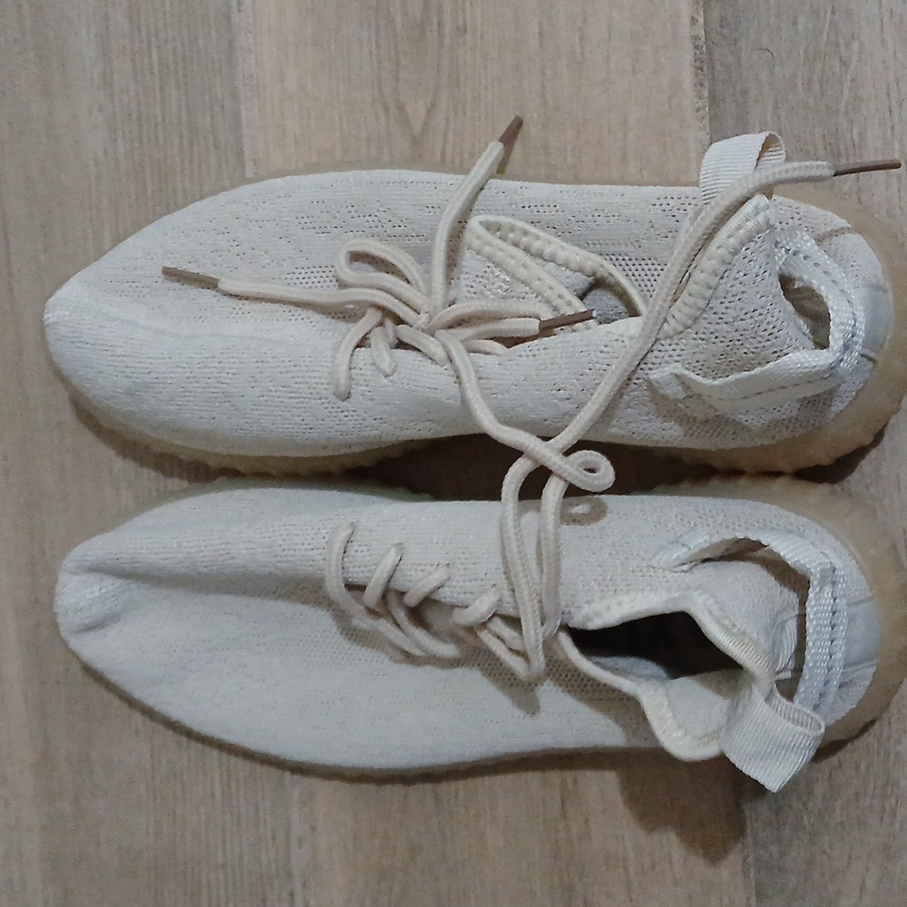 Woman sneakers